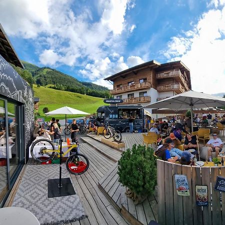 Skill Mountain Lodge - Ski Und Bike Hostel Im Sommer Mit Joker Card Saalbach-Hinterglemm Exterior photo