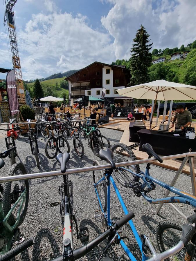 Skill Mountain Lodge - Ski Und Bike Hostel Im Sommer Mit Joker Card Saalbach-Hinterglemm Exterior photo