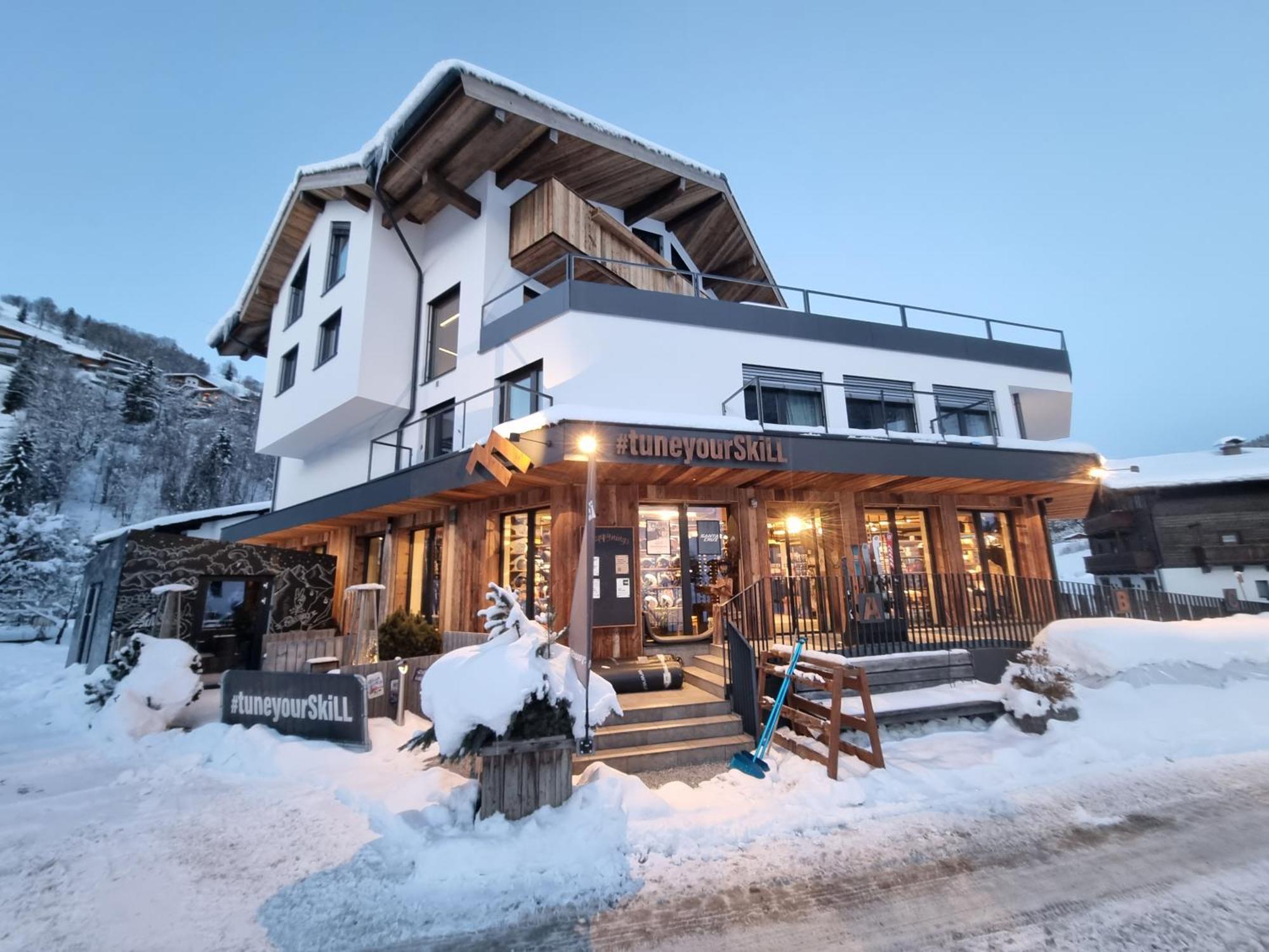 Skill Mountain Lodge - Ski Und Bike Hostel Im Sommer Mit Joker Card Saalbach-Hinterglemm Exterior photo